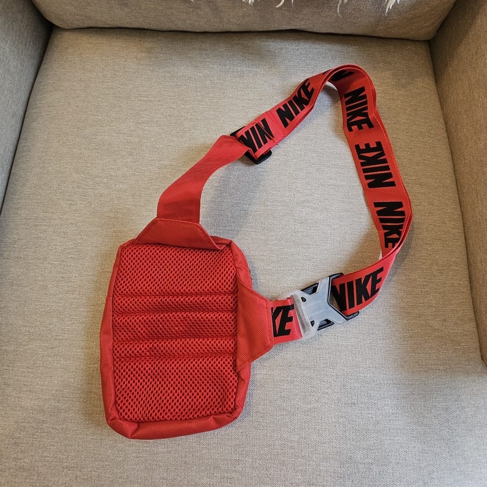 NWOT Nike Red Crossbody Bag - Picture 4 of 4